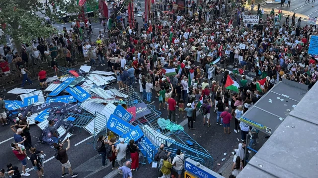 وزيرة إسبانية تشيد بالاحتجاجات المناهضة للاحتلال الإسرائيلي خلال طواف "لافويلتا"