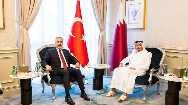 Turkish Foreign Minister Hakan Fidan (L) meets with Prime Minister and Minister for Foreign Affairs of Qatar, Sheikh Mohammed bin Abdulrahman bin Jassim Al-Thani within the Foreign Ministers Meeting of the Organization of Islamic Cooperation-Arab League Joint Extraordinary Summit held in Doha, Qatar, on September 14, 2025.
