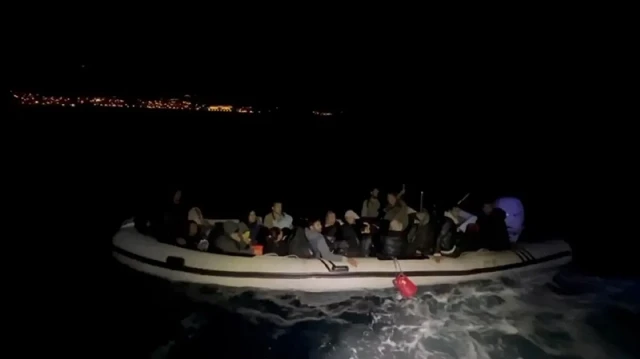 Düzensiz göçmenler, işlemlerinin ardından İl Göç İdaresi Müdürlüğüne gönderildi.