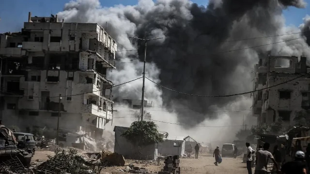 الاحتلال ينذر بإخلاء "برج الغفري" في مدينة غزة تمهيدا لقصفه 