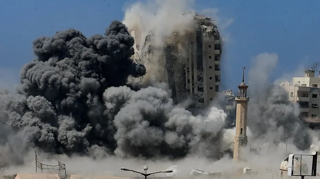قبيل الاجتياح.. الاحتلال الإسرائيلي يكثف تدمير مدينة غزة ويبحث مصير الأسرى