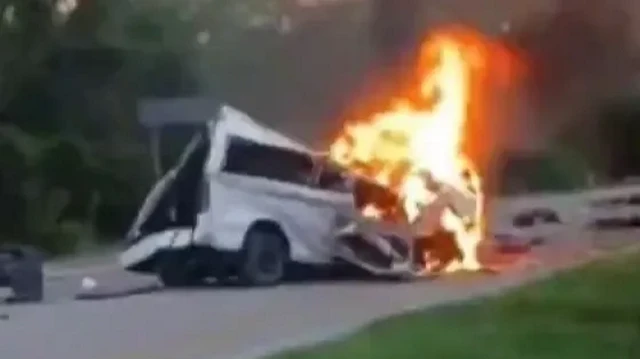 Meksika'daki kazada 15 kişi yaşamını yitirdi, 3 kişi yaralandı.