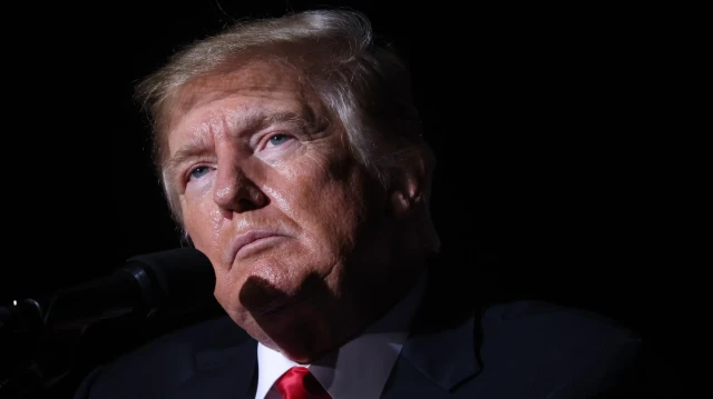 Trump, kentin restoranları, mağazaları ve işletmelerinin dolup taştığını belirterek şehrin Demokrat Belediye Başkanı Bowser'ın ABD Göçmenlik ve Gümrük Muhafaza (ICE) birimleri ile işbirliği yapmayacağını açıkladığını aktardı.