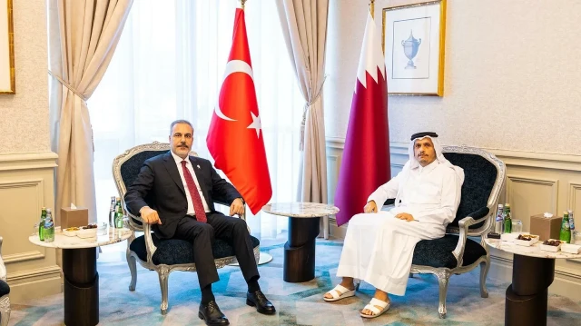 الدوحة.. وزير الخارجية التركي يلتقي نظيره القطري