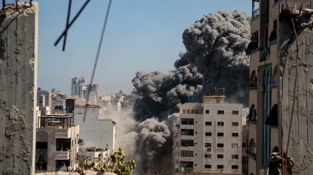 الاحتلال الإسرائيلي يقتل 17 فلسطينيا بغزة وتكثف عمليات الإبادة بالمدينة 