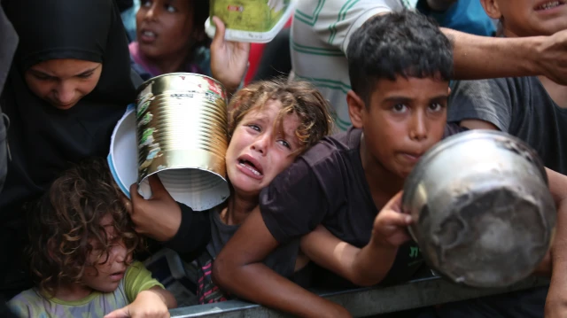 غزة.. ارتفاع وفيات التجويع الإسرائيلي إلى 425 بينهم 145 طفلا 