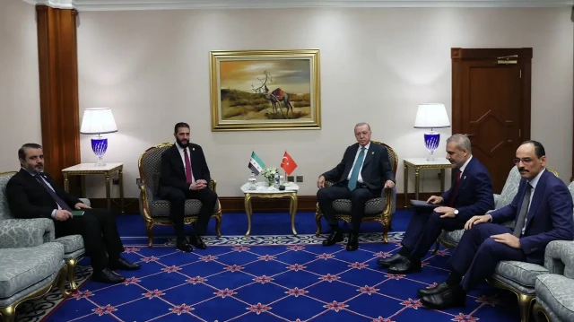 الرئيس أردوغان يلتقي نظيره السوري على هامش قمة الدوحة