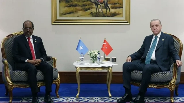Turkish President Recep Tayyip Erdogan (R) meets with President of Somalia Hassan Sheikh Mohamud (L) as part of the Organization of Islamic Cooperation-Arab League Joint Extraordinary Summit on September 15, 2025 in Doha, Qatar.