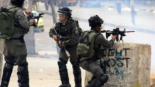 الضفة.. إصابة شاب فلسطيني برصاص إسرائيلي شمال القدس