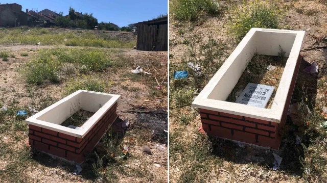 Boş arazideki mezar