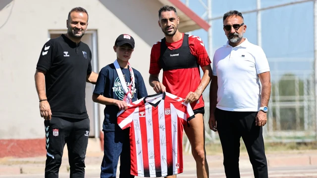 Sivasspor’dan minik taraftara jest