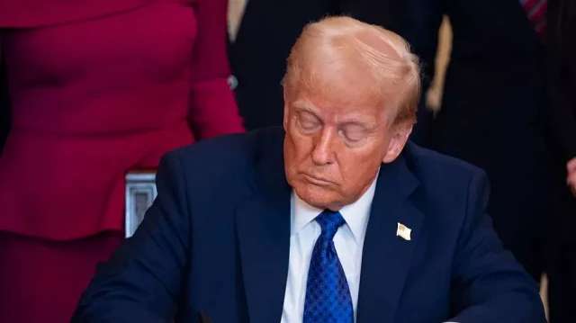 ترامب يعلن مقتل 3 أشخاص باستهداف "سفينة مخدرات" من فنزويلا