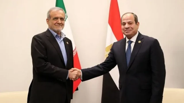 السيسي وبزشكيان يتطلعان لمواصلة تطوير العلاقات ويبحثان تطورات غزة