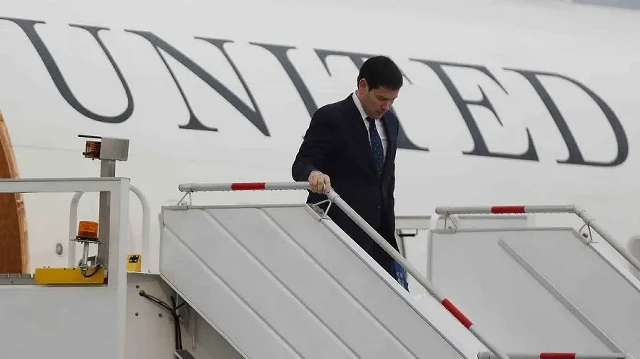 US secretary of state makes short visit to Qatar