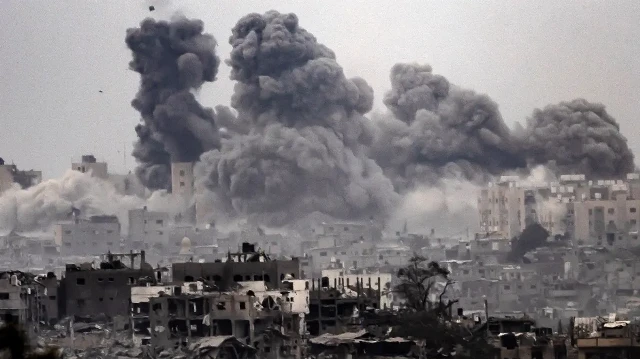 استشهاد 50 فلسطينيا بغارات إسرائيلية على قطاع غزة الأربعاء 