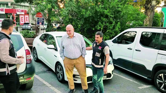 Gözaltına alınan 14 şüpheli, İstanbul Emniyet Müdürlüğü'nün Vatan Caddesi'ndeki yerleşkesine götürüldü.