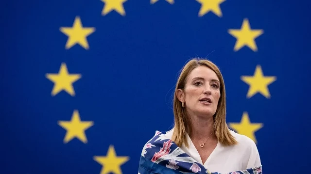 La présidente du Parlement européen, Roberta Metsola, prononce un discours avant le discours annuel sur l'état de l'Union lors d'une session plénière au Parlement européen à Strasbourg, dans l'est de la France, le 10 septembre 2025.