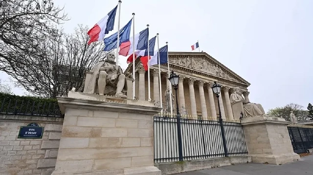 Left-wing parties in France reluctant to form government with new premier