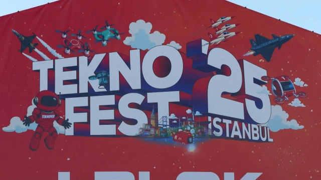 Affiche du Teknbofest 2025 à l'aéroport Atatürk d'Istanbul, le 17 septembre 2025.