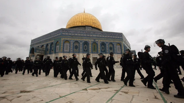 محافظة القدس: قوات الاحتلال تحاصر المدينة بمنظومة من البوابات الحديدية