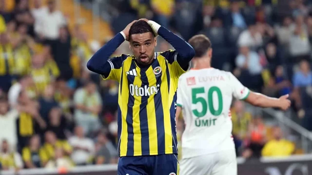 Fenerbahçe, erteleme maçında sahadan 1 puanla ayrıldı.