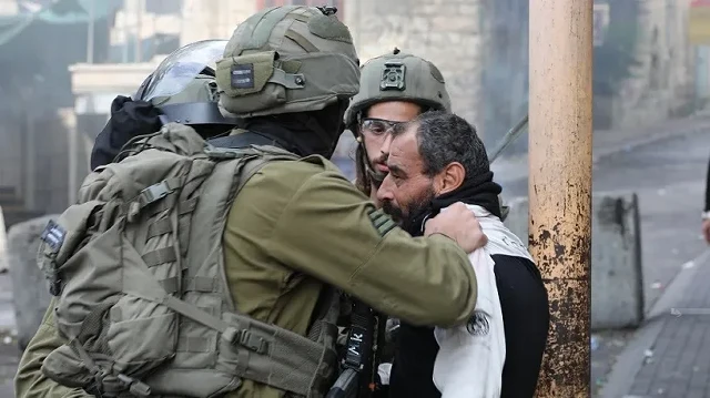 الضفة..  قوات الاحتلال تعتقل فلسطينيين اثنين برام الله وتقتحم نابلس