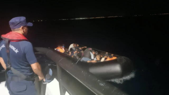 Göçmenler, işlemlerinin ardından Balıkesir Göç İdaresi Merkezi'ne gönderildi.