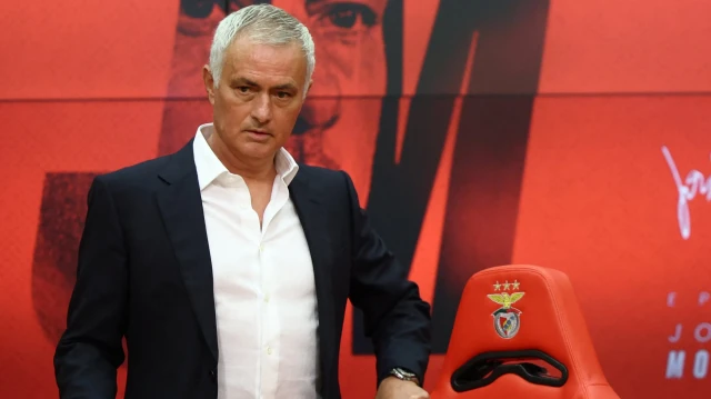 Jose Mourinho, iki yıllık sözleşmeye imza attı.