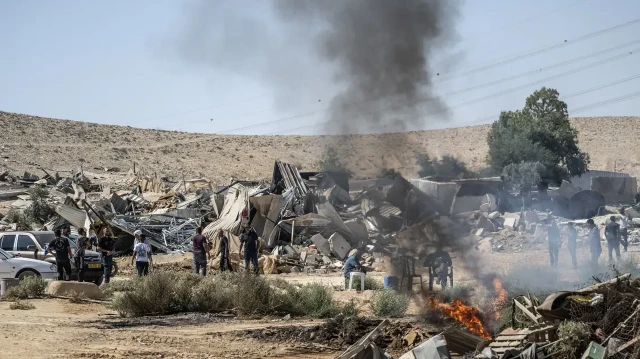 فلسطينيون يتظاهرون ضد سياسة الاحتلال بهدم منازلهم في النقب