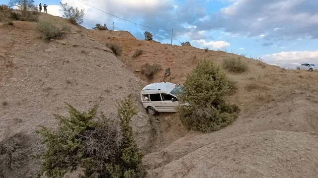 Yaralılar, ambulanslarla kentteki hastanelere kaldırıldı.