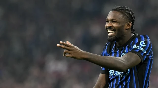 L’attaquant français de l’Inter Milan, Marcus Thuram, célèbre son deuxième but lors du match de la première journée de la Ligue des champions de l’UEFA entre l’Ajax Amsterdam et l’Inter Milan, à la Johan Cruijff ArenA d’Amsterdam, le 17 septembre 2025.