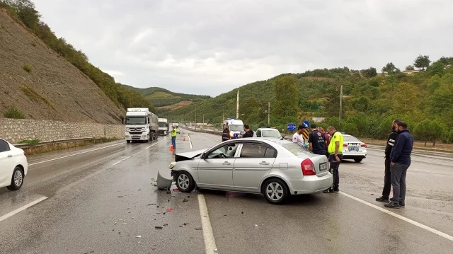 Kaza sonucu bölgede trafik yoğunluğu oluştu.