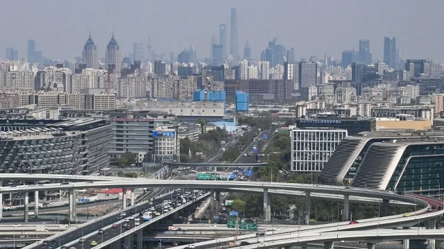 Vue aérienne depuis un vol commercial arrivant à Shanghai le 3 avril 2025.
