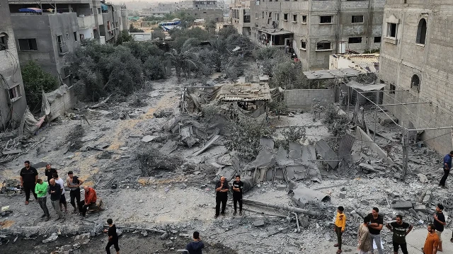 مرصد حقوقي: الاحتلال يعزل 800 ألف فلسطيني بغزة بعد قطعه الاتصالات