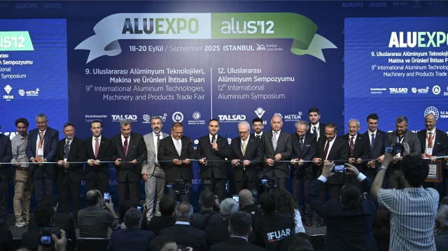 Le ministre de l’Industrie et de la Technologie, Mehmet Fatih Kacır, a participé au 9e Salon international des technologies, machines et produits de l’aluminium au Centre des foires d’Istanbul, le 18 septembre 2025.