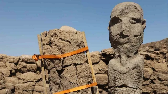 Rare human statue discovered at eastern Türkiye’s Gobeklitepe sheds light on Neolithic rituals