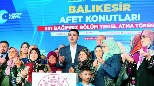 Murat Kurum, evleri bir yıl içerisinde teslim edeceklerini belirtti.