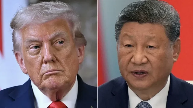 Cette combinaison d'images créée le 19 septembre 2025 montre le président américain Donald Trump participant à une conférence de presse conjointe avec le Premier ministre britannique Keir Starmer (absent) après leur rencontre à Chequers, à Aylesbury, dans le centre de l'Angleterre, le 18 septembre 2025, lors du deuxième jour de la deuxième visite d'État du président américain.