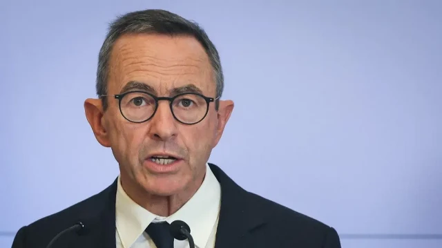 Le ministre français de l'Intérieur sortant, Bruno Retailleau, s'exprime lors d'une conférence de presse à l'issue d'une réunion au Centre opérationnel de gestion interministérielle des crises (COGIC) à l'Hôtel de Beauvau, à Paris, le 18 septembre 2025.