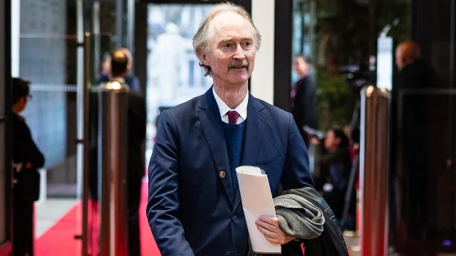L'envoyé spécial de l'ONU, Geir Pedersen, arrive à la Conférence internationale sur la Syrie au Centre de conférences ministérielles, à Paris, le 13 février 2025.