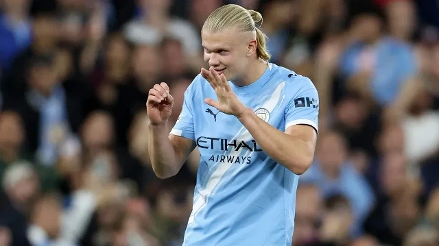 L’attaquant norvégien de Manchester City, Erling Haaland, célèbre son but lors du match de phase de groupes de la Ligue des champions de l’UEFA entre Manchester City et Naples, au stade Etihad de Manchester, dans le nord-ouest de l’Angleterre, le 18 septembre 2025.