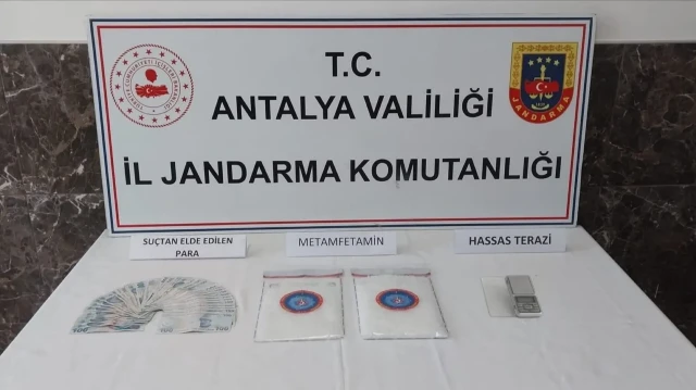 Uyuşturucu oprerasyonunda yakalananlar.