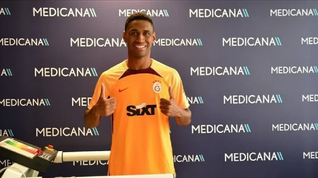قدم.. غالاطة سراي يضم حارس مرمى المنتخب التركي إلى صفوفه