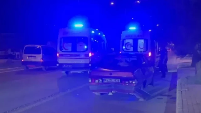 Kazayı gören vatandaşların ihbarı üzerine olay yerine sağlık ekipleri ile polis sevk edildi.