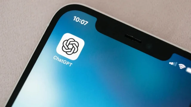 OpenAI prévoit de lancer un contrôle parental pour ChatGPT d'ici un mois. Les parents pourront associer leur compte ChatGPT personnel à celui de leurs enfants adolescents.
