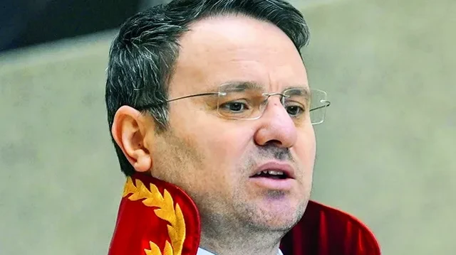 Akın Gürlek.