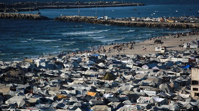 Cette photo montre des tentes abritant des Palestiniens déplacés dans la ville de Gaza, le 1er septembre 2025.