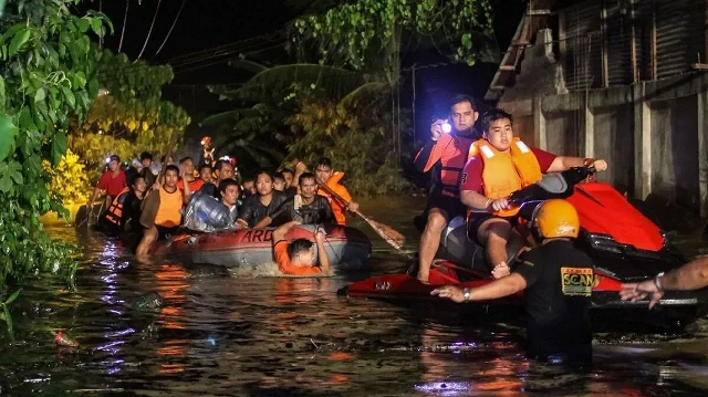 Over 250 hospital patients in southern Philippines forced by flash floods to evacuate