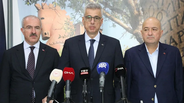 Sağlık Bakanı Kemal Memişoğlu, bir dizi programa katılmak için Çanakkale’de.