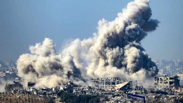 الاحتلال الإسرائيلي يقتل 15 فلسطينيين ويواصل تفجير المنازل بغزة